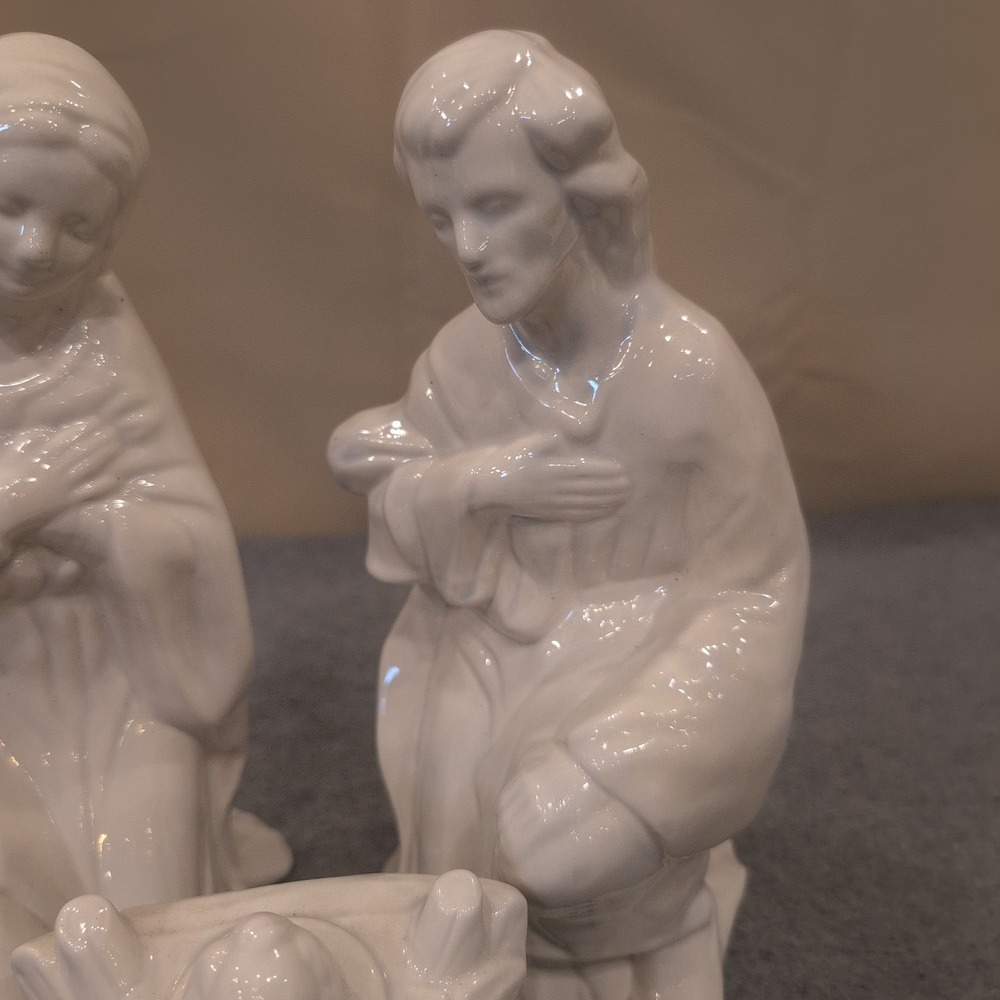 White Glazed Ceramic Nativity Set 3 Piece Holy Family Mary Joseph Baby Jesus - Picture 4 of 7